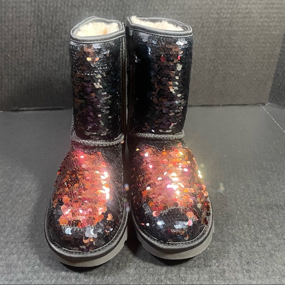 BNWOB UGG BLACK SHIFTING SEQUINS BOOT 6M PRICE FIRM!! - Picture 11 of 13
